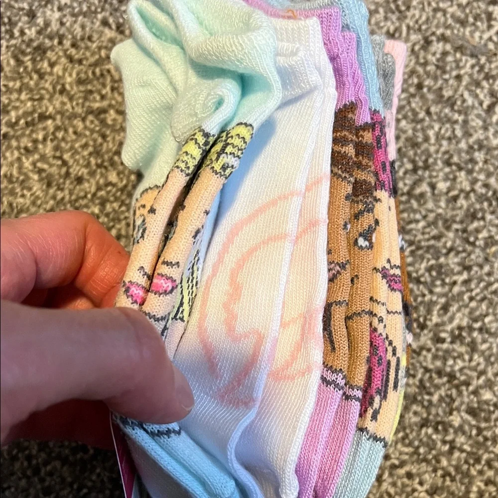 BNWT Barbie Girls’ No-Show Socks (size S/M; for shoe size 9-2 1/2) 6-pair set